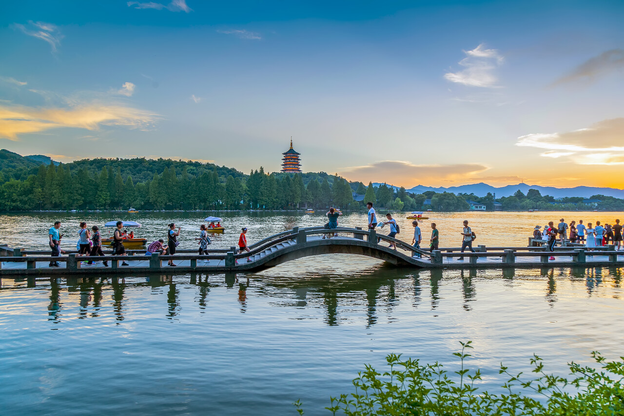 杭州西湖塔杭州旅游