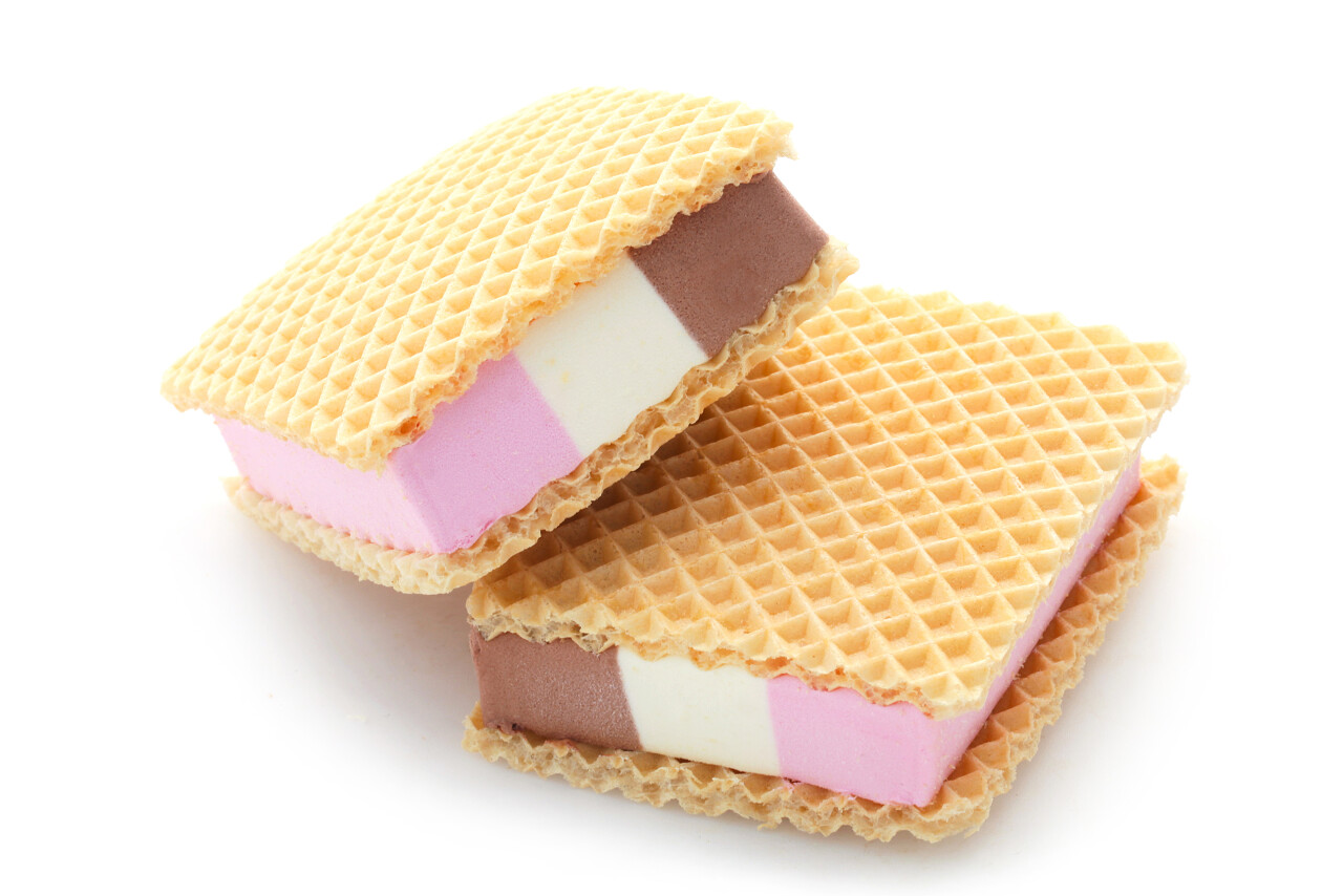 两个冰淇淋三明治