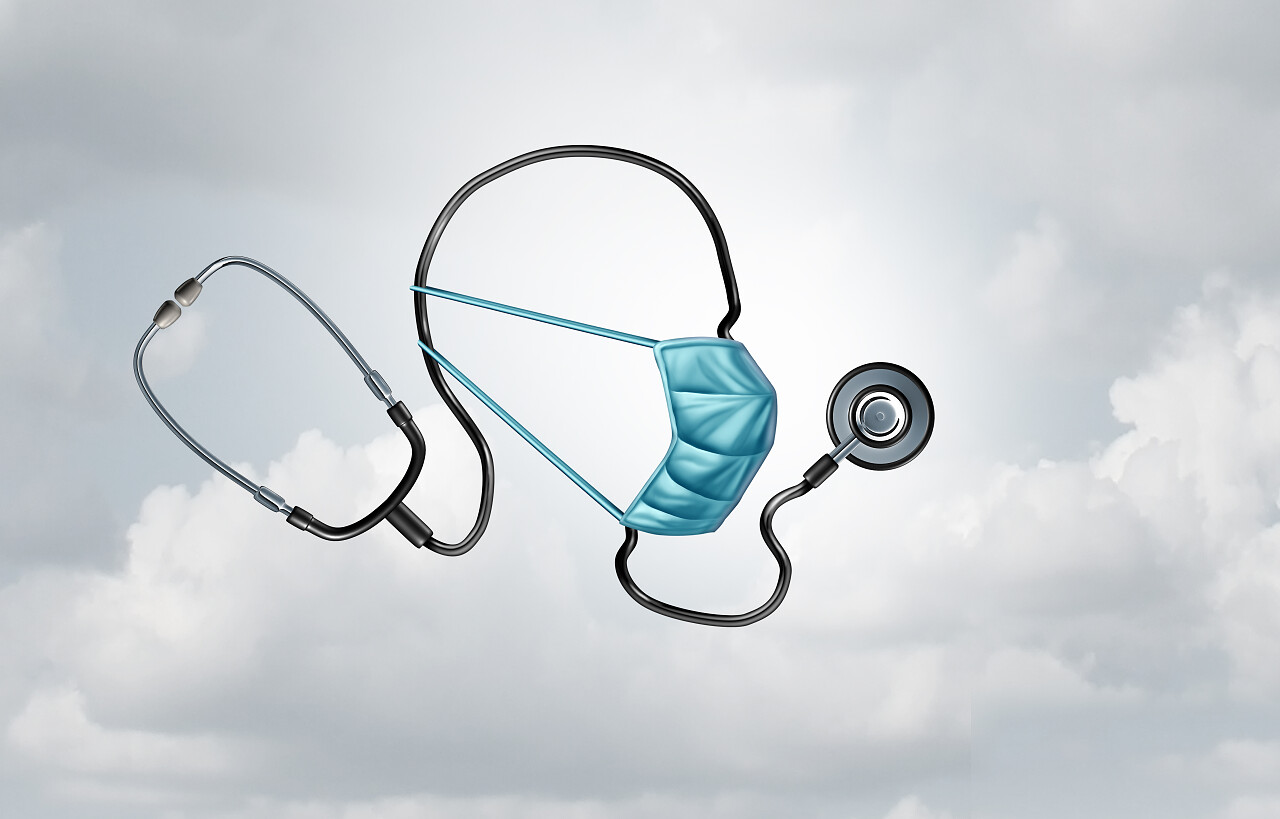 听诊器口罩在白色背景