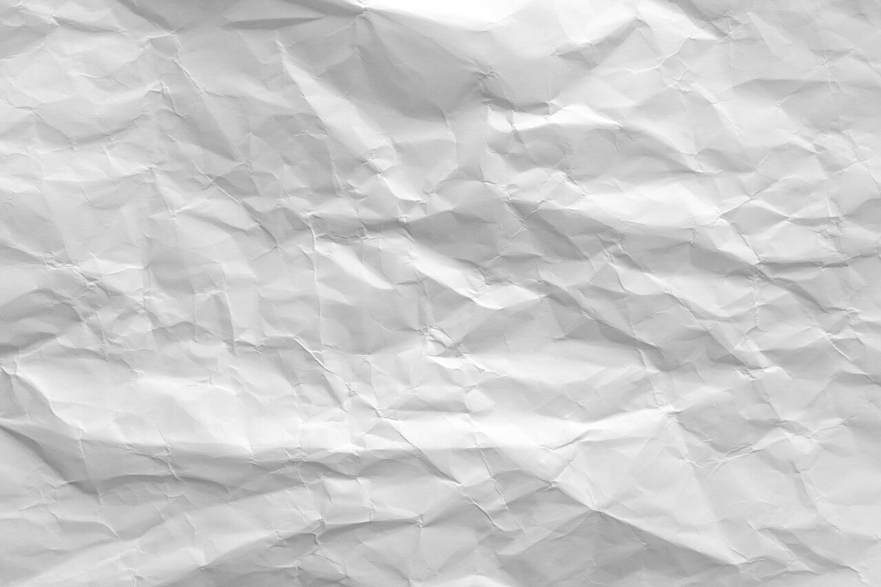 皱皱巴巴的白纸背景纹理