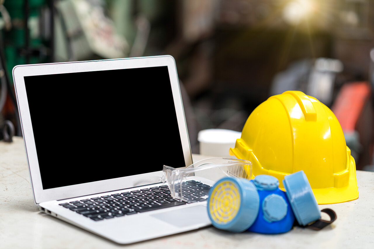 工业中的防护和安全设备及笔记本电脑