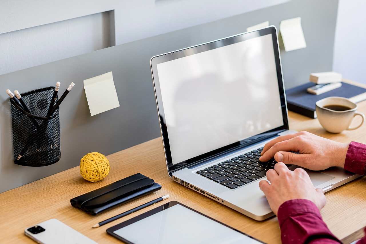 写字楼和平板电脑显示屏