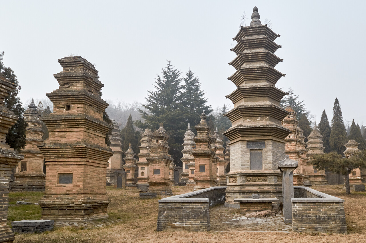 宝塔森林是中国最大的宝塔森林之一世界遗产河南旅游洛阳