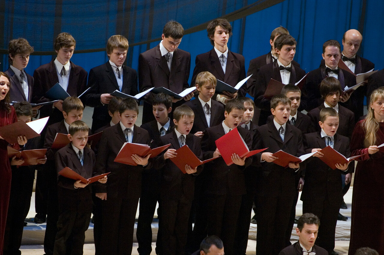 合唱团学生朗诵朗读