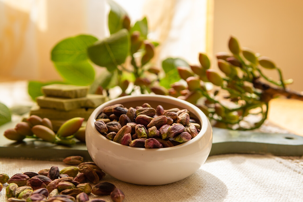 甜甜的精致的芬芳的坚果青铜色泽鲜绿的开心果