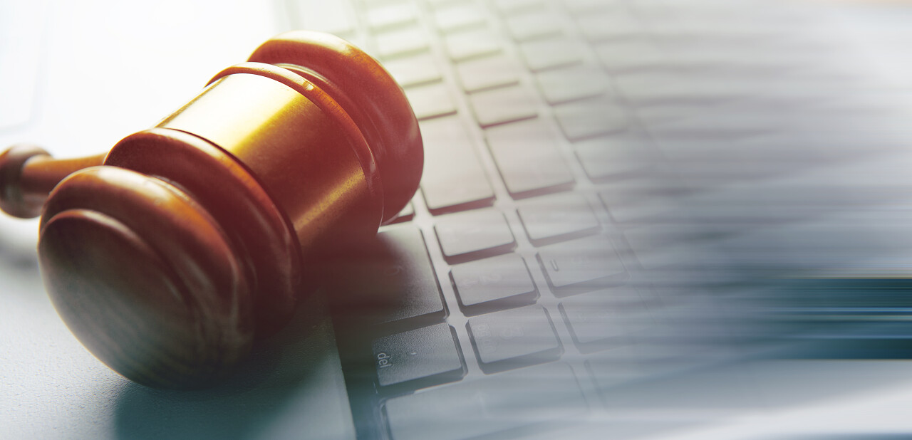 一个锤子和一个计算机键盘315消费者权益日