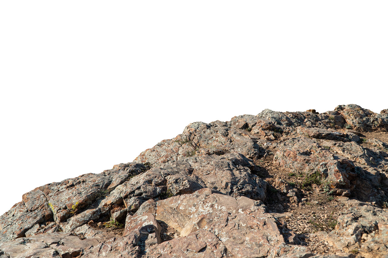 在白色背景上孤立的岩石山斜坡