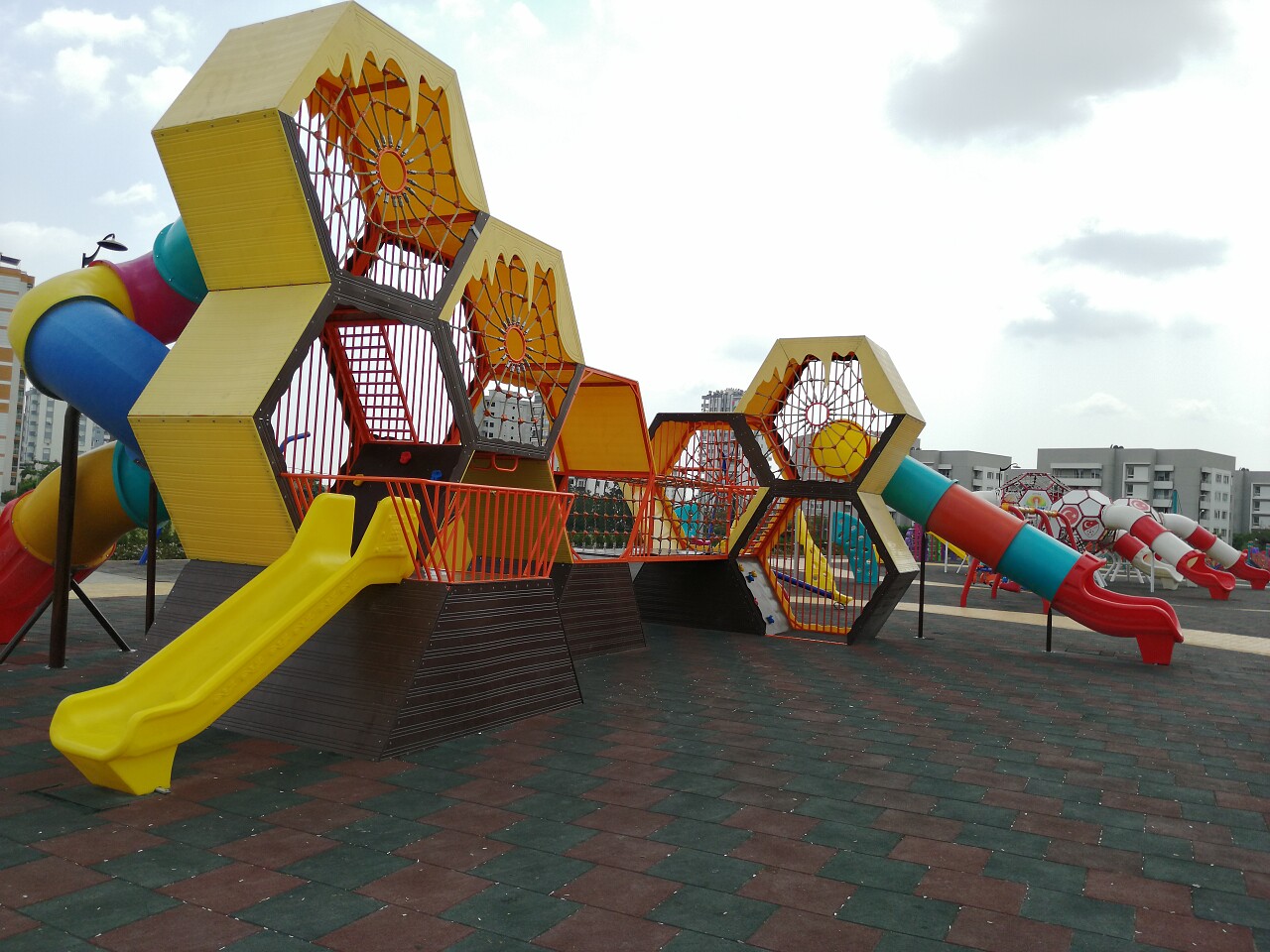 公园内的儿童游乐场