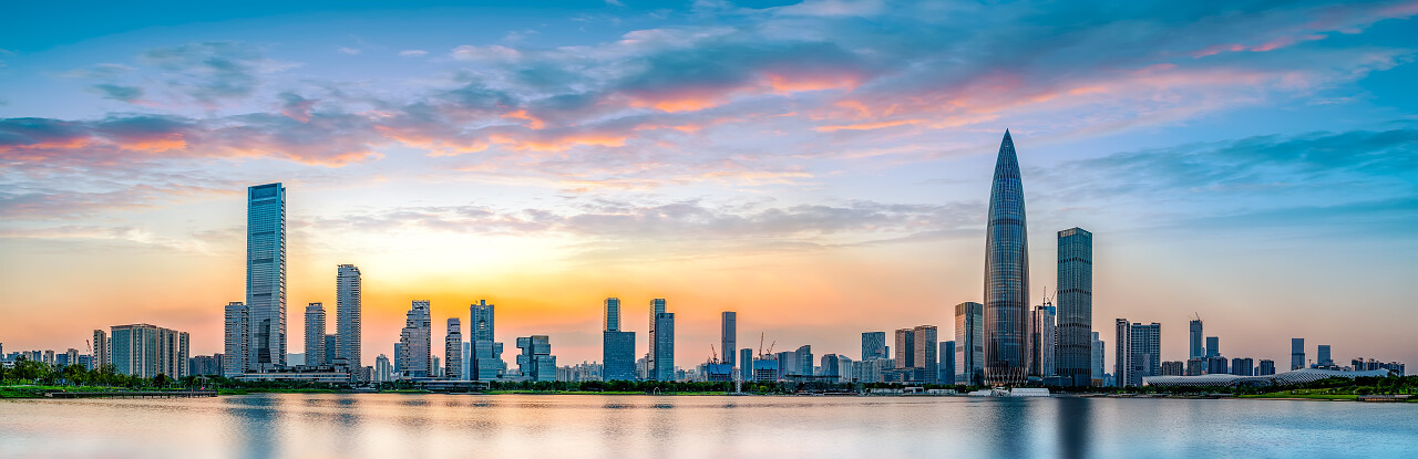 现代建筑写字楼与城市天际线