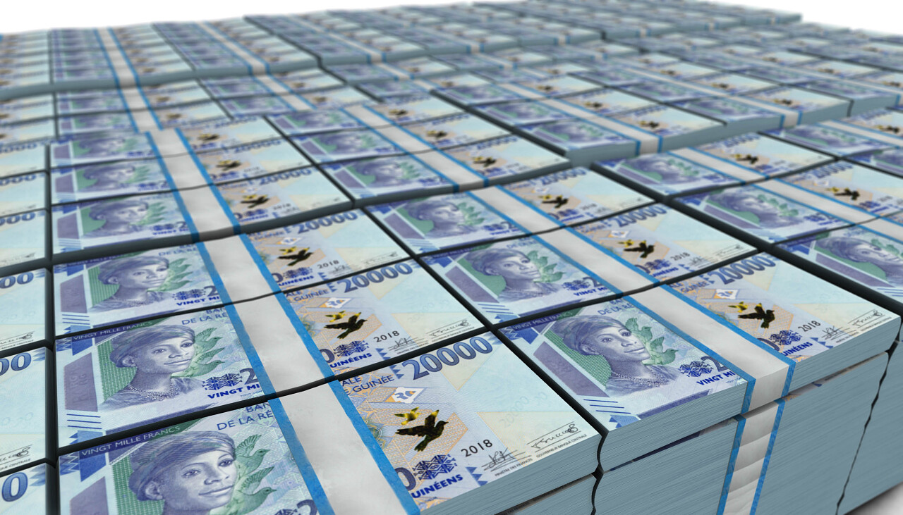 被印好的纸币整齐堆放