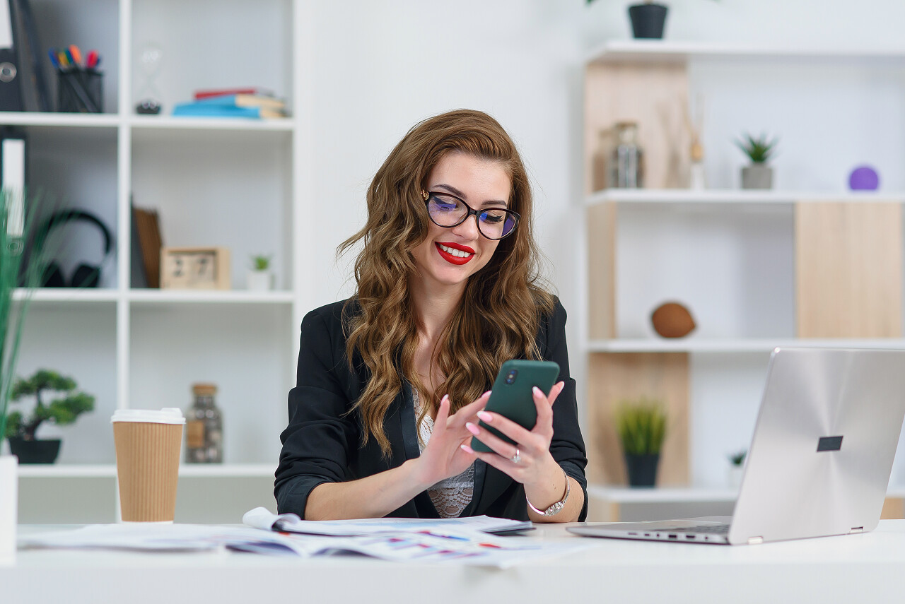 室内办公人物形象特写