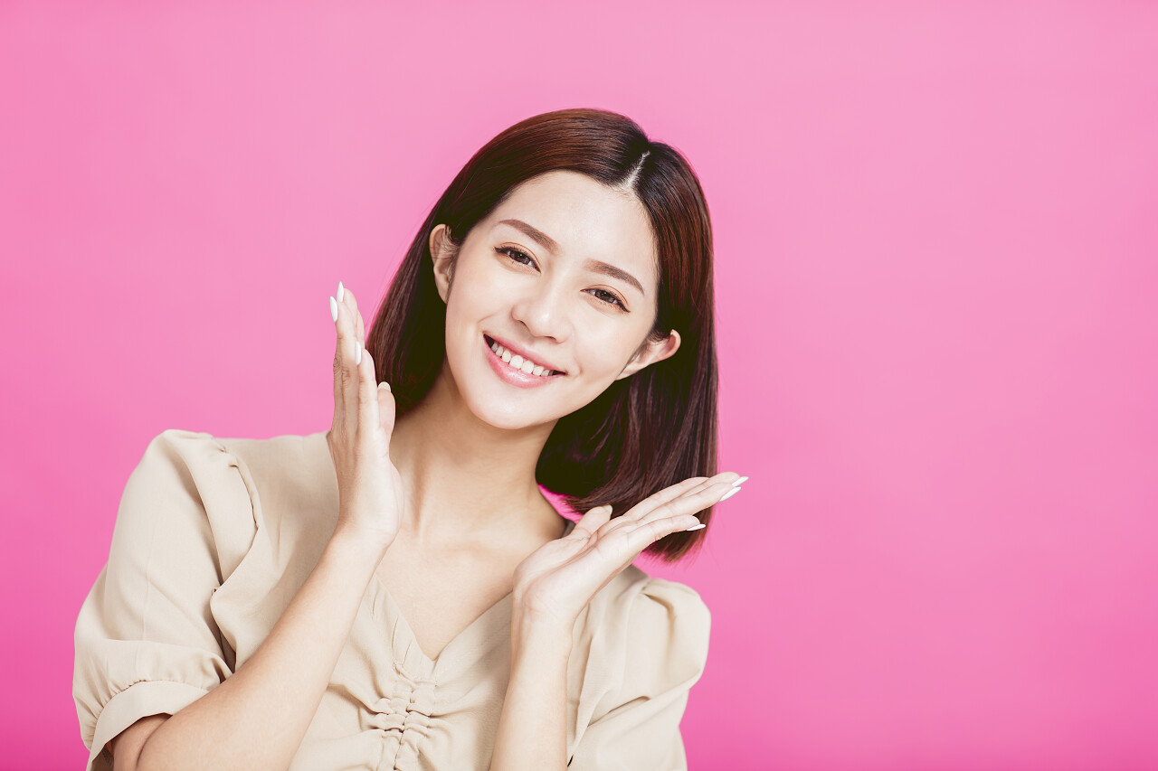 年轻微笑的妇女美女三七女生节37女生节三八妇女节38妇女节