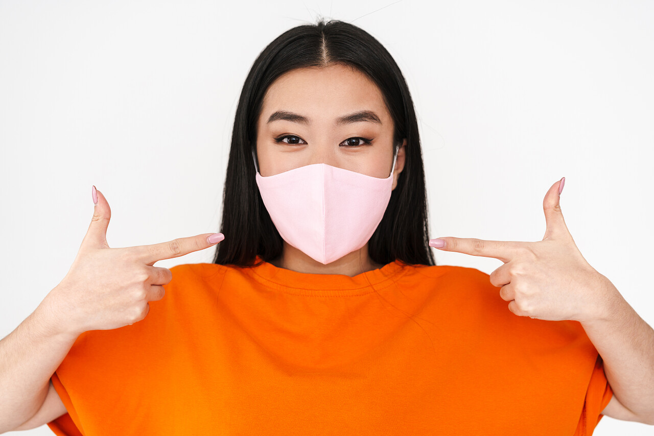 戴着口罩的女子世界卫生日