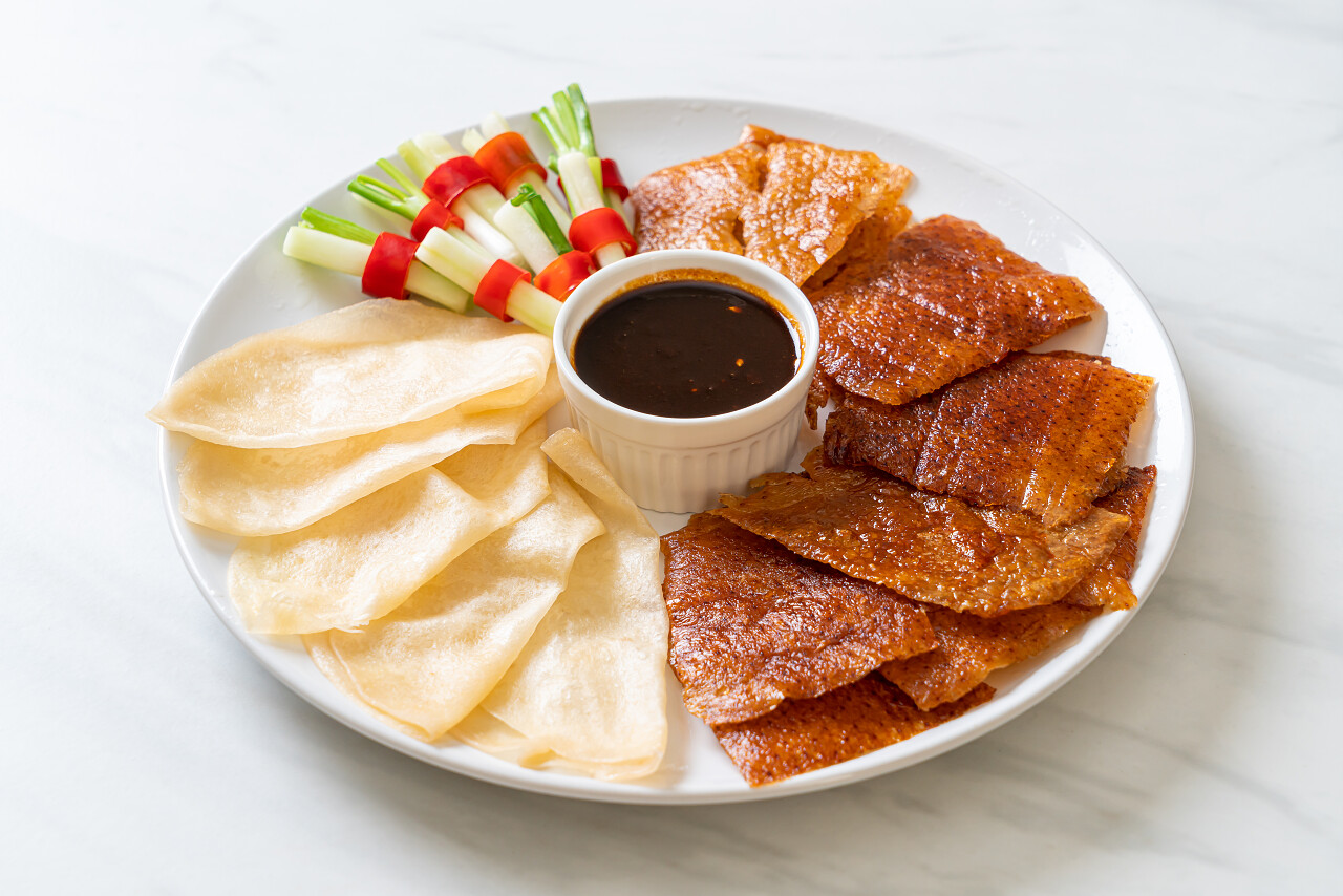 盘子里的北京烤鸭