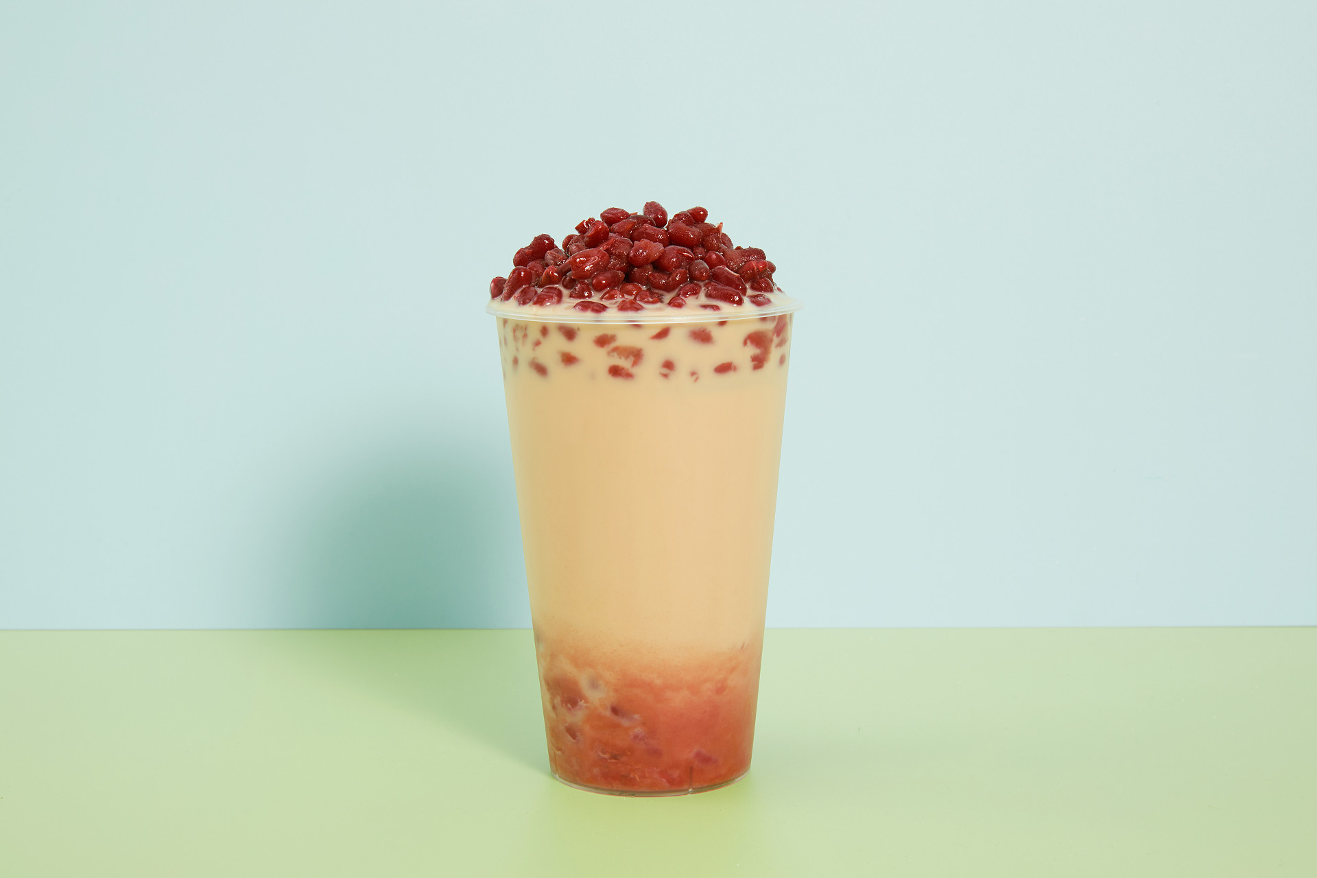 蓝底奶茶一杯奶茶红豆奶茶饮品
