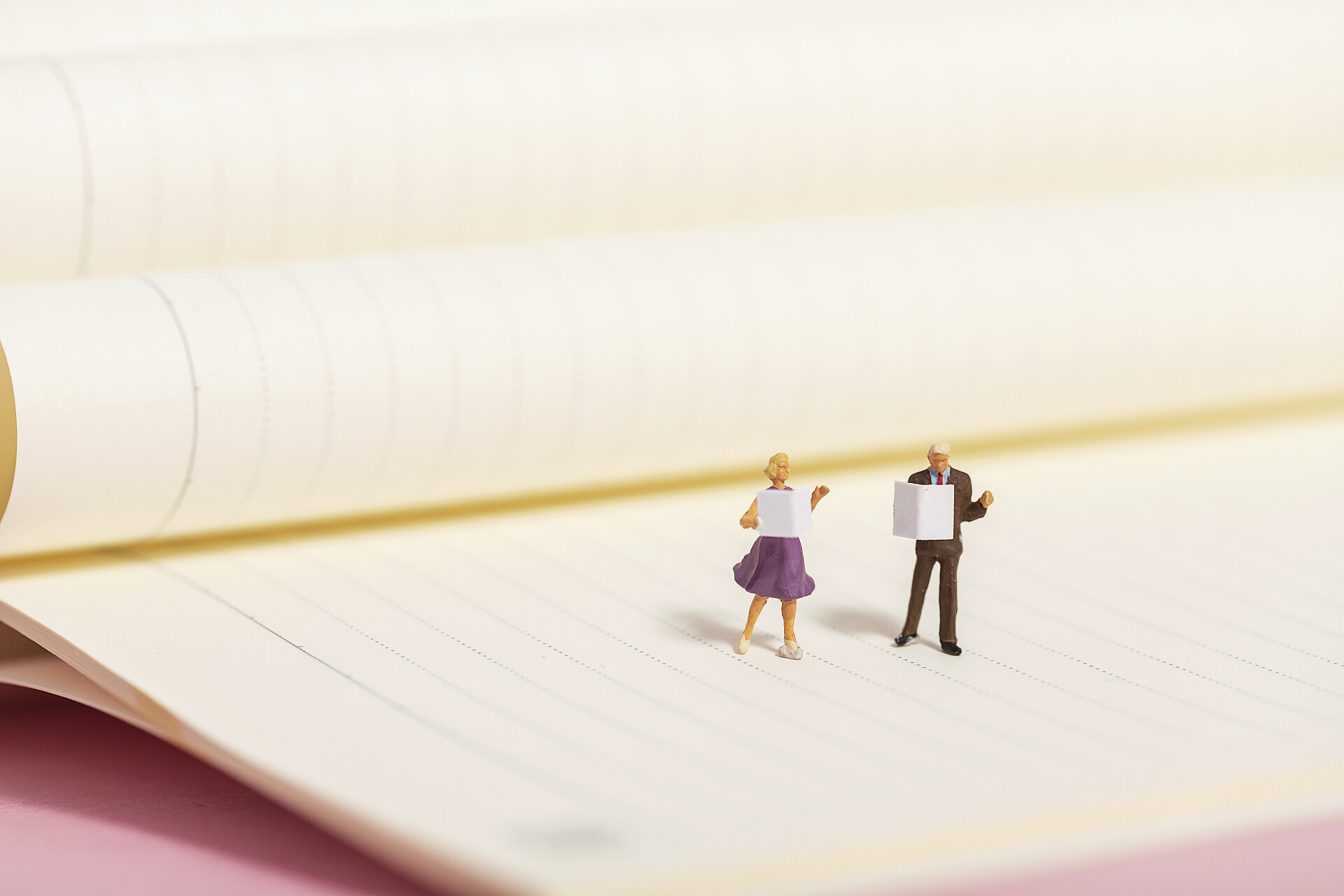 世界读书日笔记本微缩创意图书读书