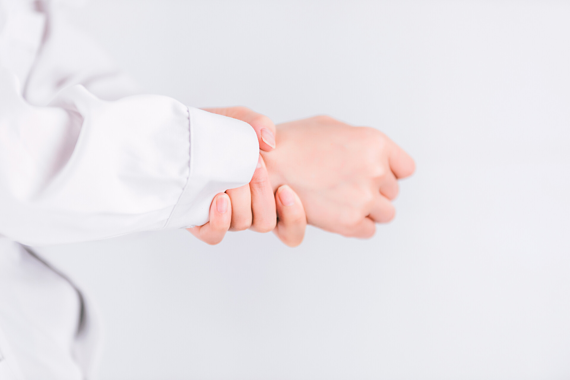 医生手腕疼痛创意图片