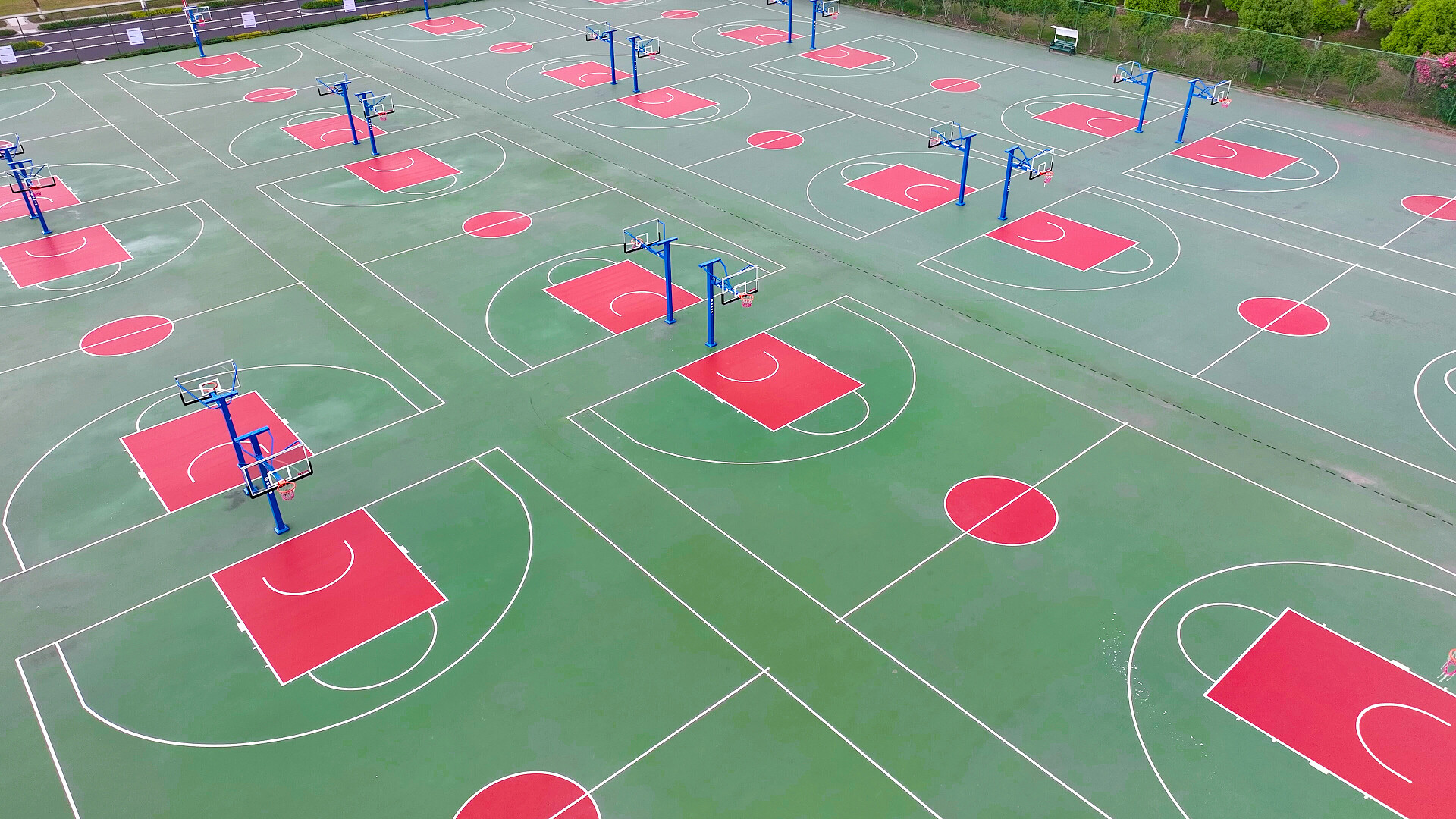 校园生活意境体育篮球场
