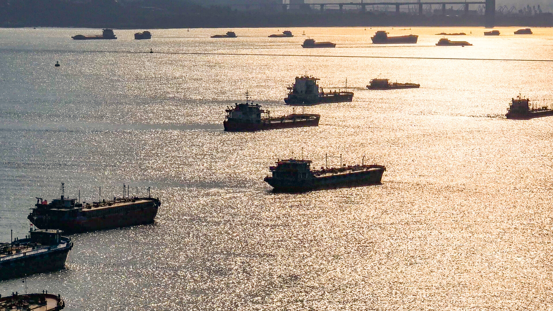 南京长江江面船运剪影