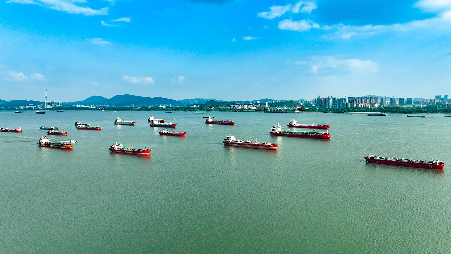 南京长江江面船运物流运输