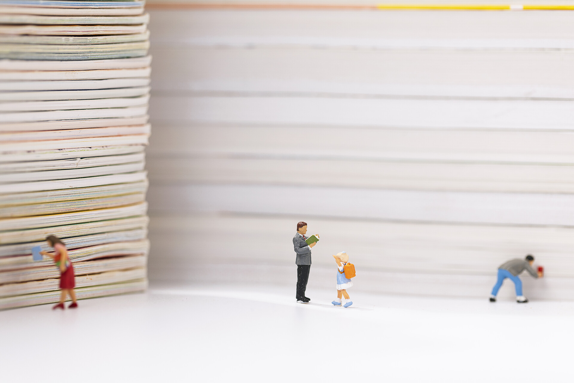 读书阅读创意微缩图书馆