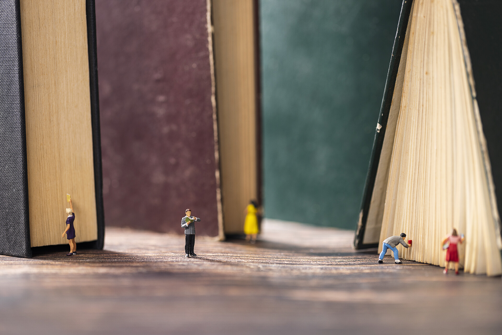 读书日图书创意光影图片