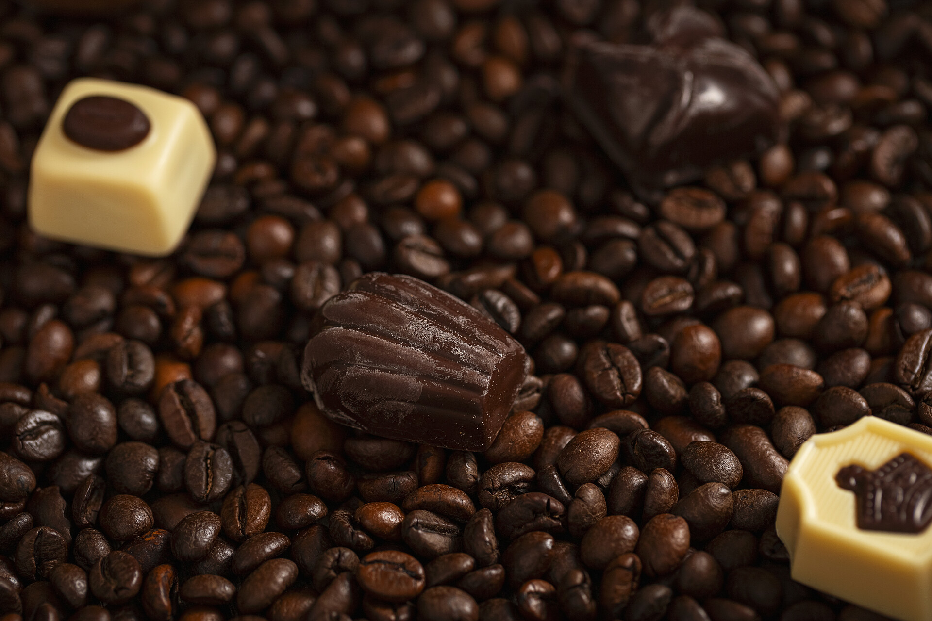 夹心巧克力素材高清图