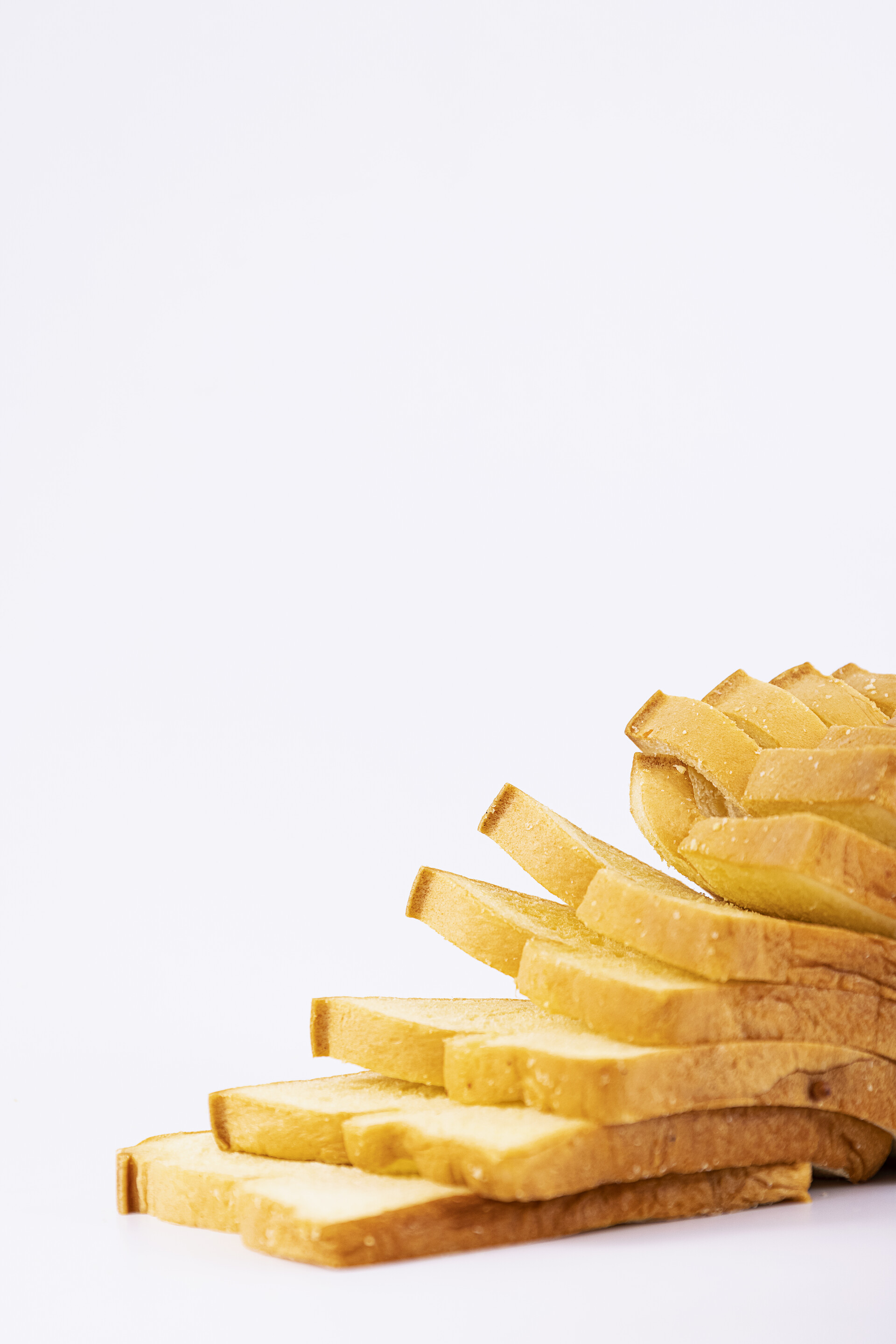 面包切片白色背景高清图片