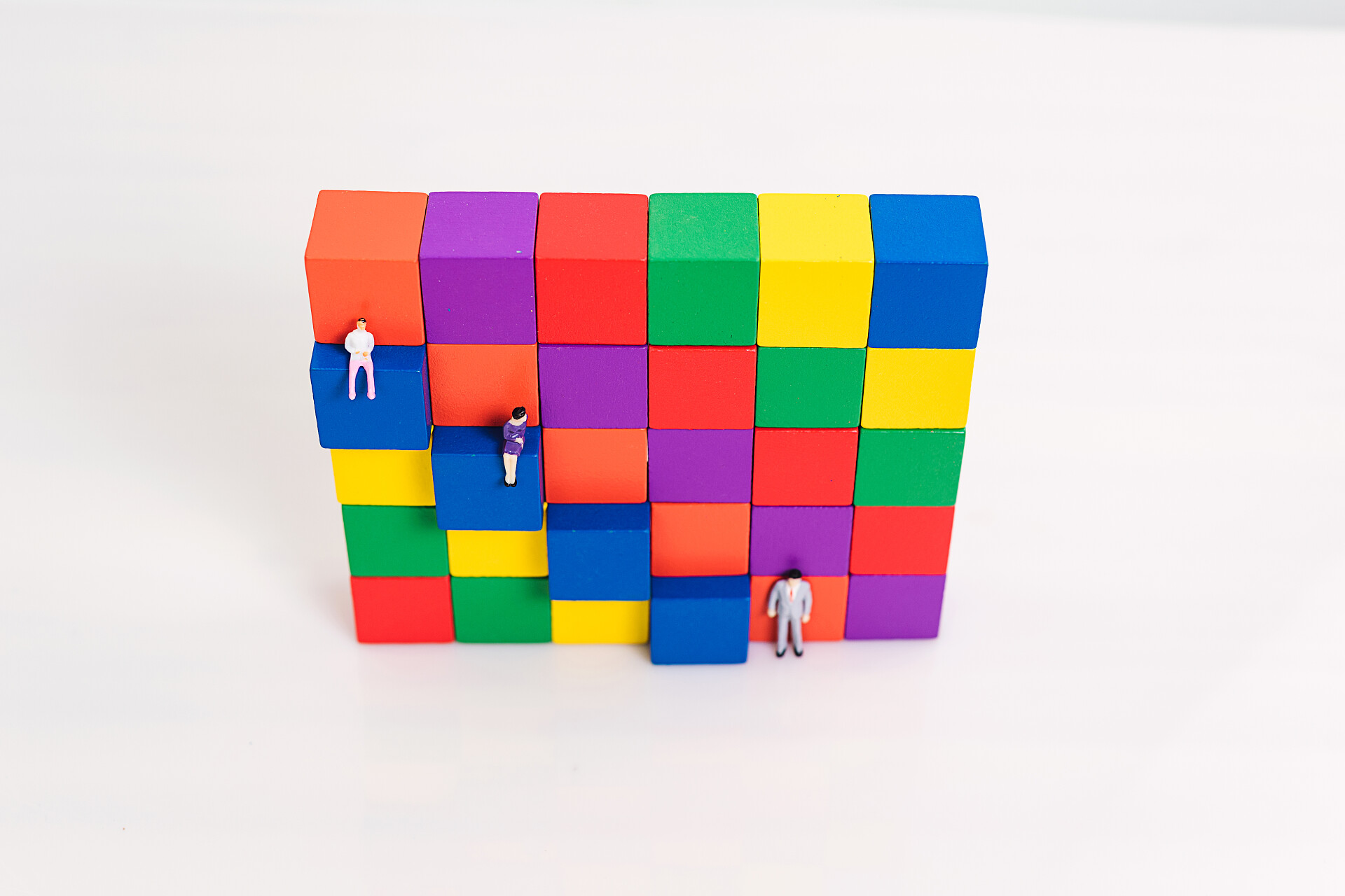 彩色积木创意高空工作人员