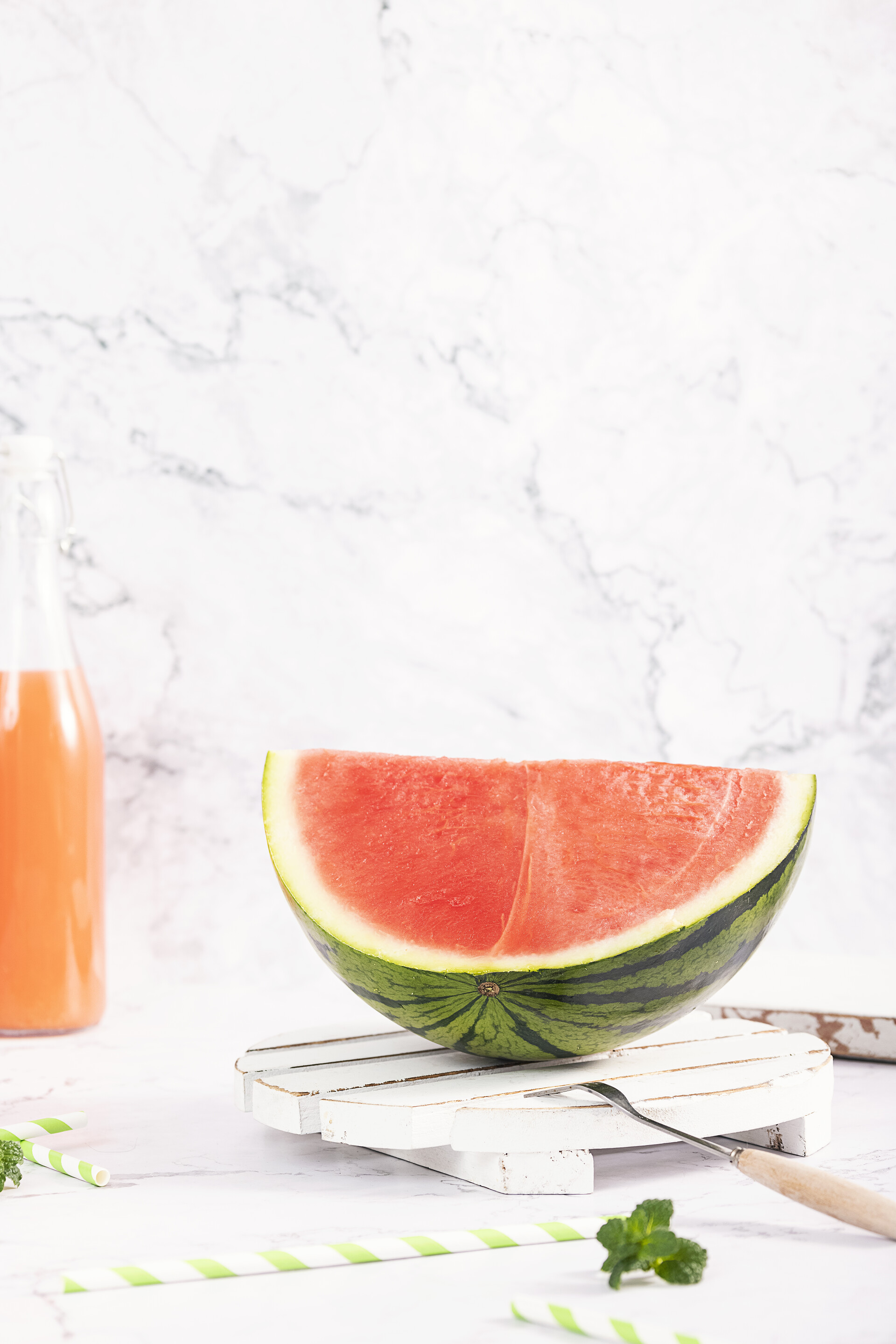 夏天西瓜水果亮调背景