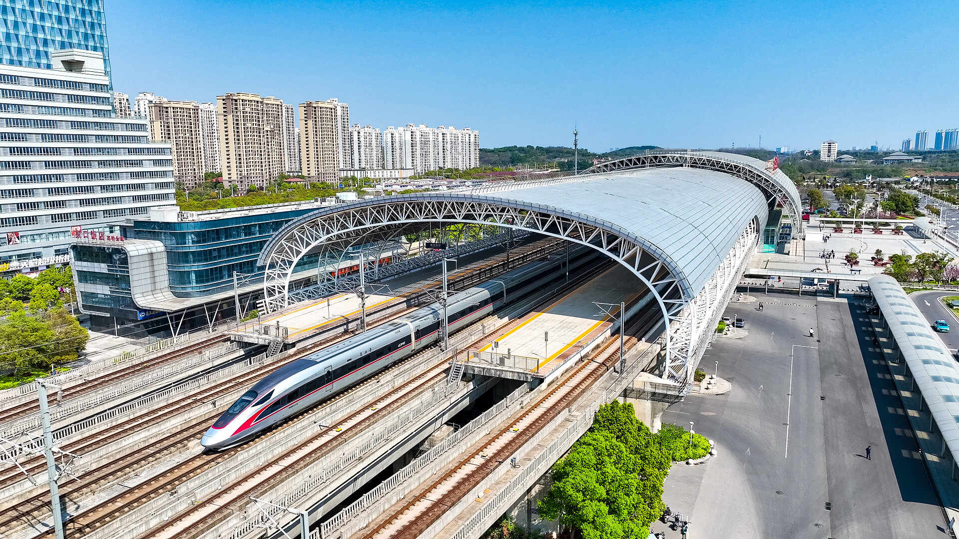 高清中国高铁行驶进站