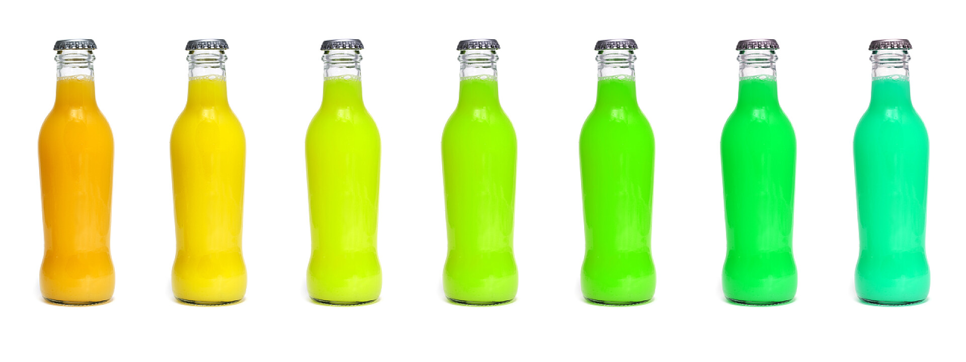 白背景上的3D建模彩色果汁瓶果汁瓶