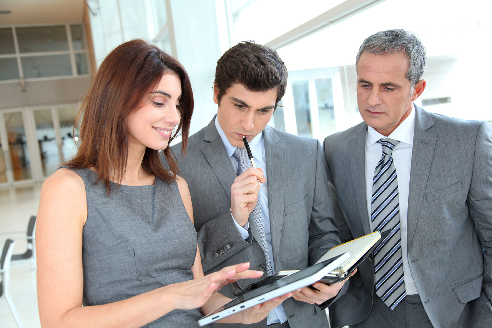 在大厅里的业务团队会议商业会议