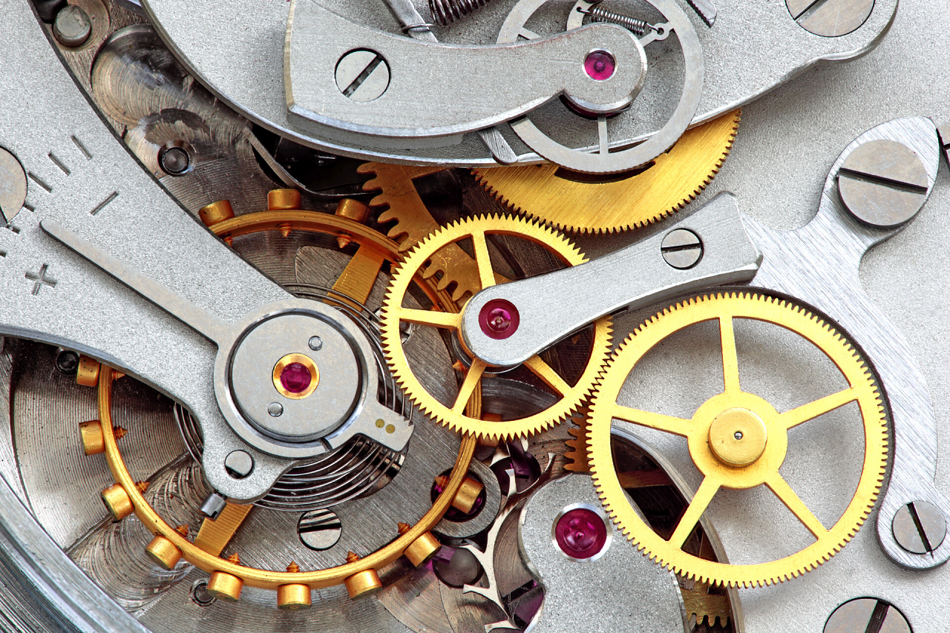 金属时钟拆开的内部特写钟表正常工作.