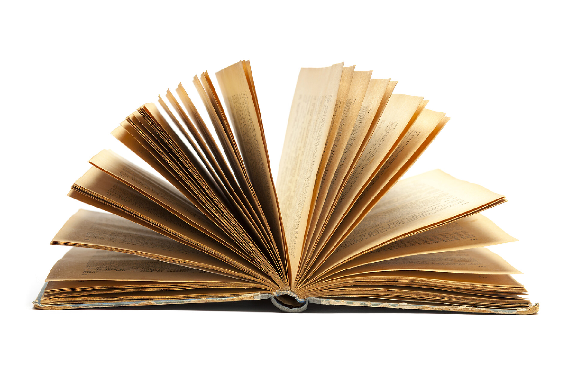 白色背景翻开的旧古董书打开本老书