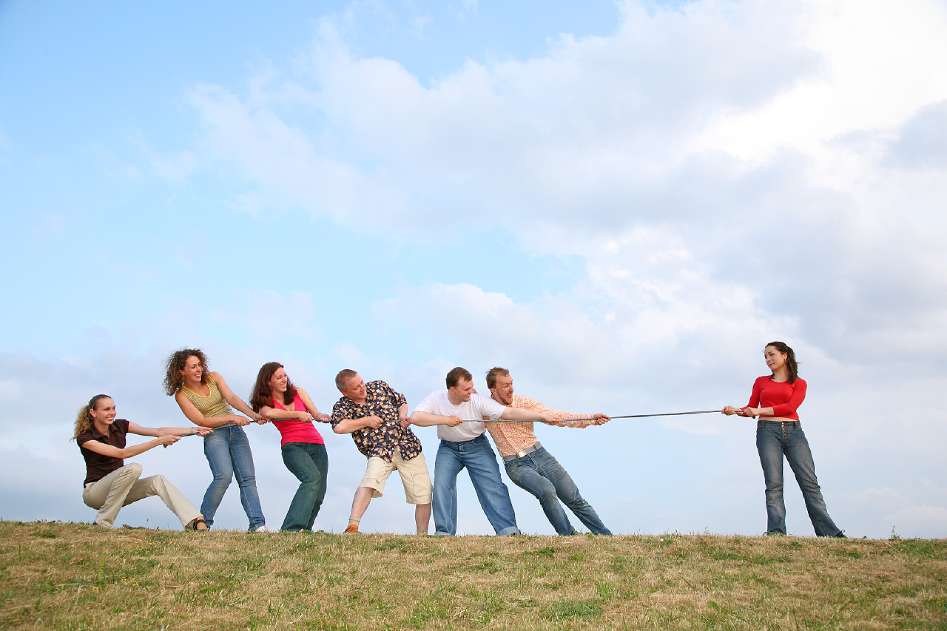 一群人正在进行拔河比赛拔河比赛 2