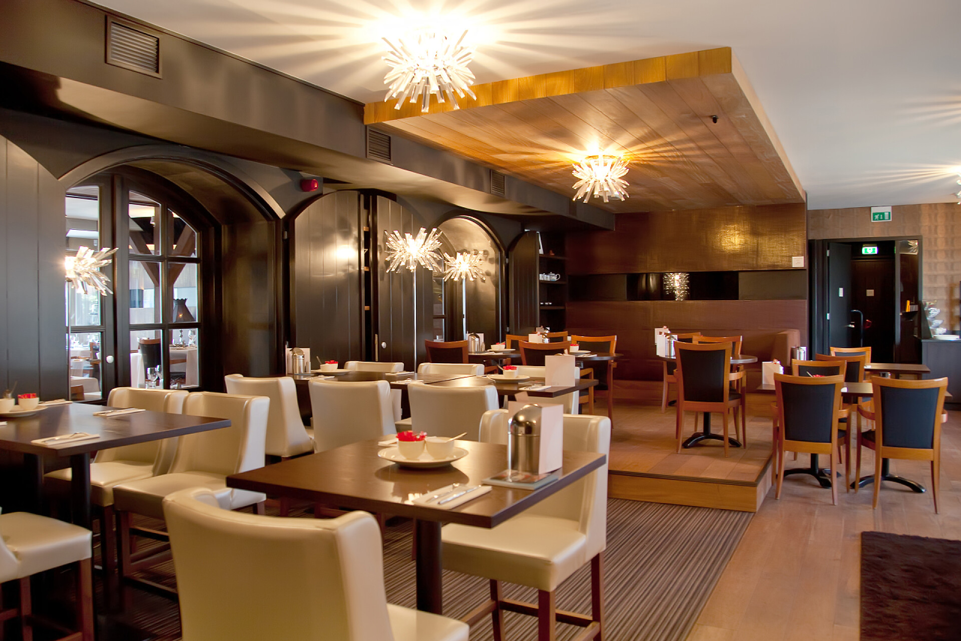 餐厅内部摆设现代餐厅