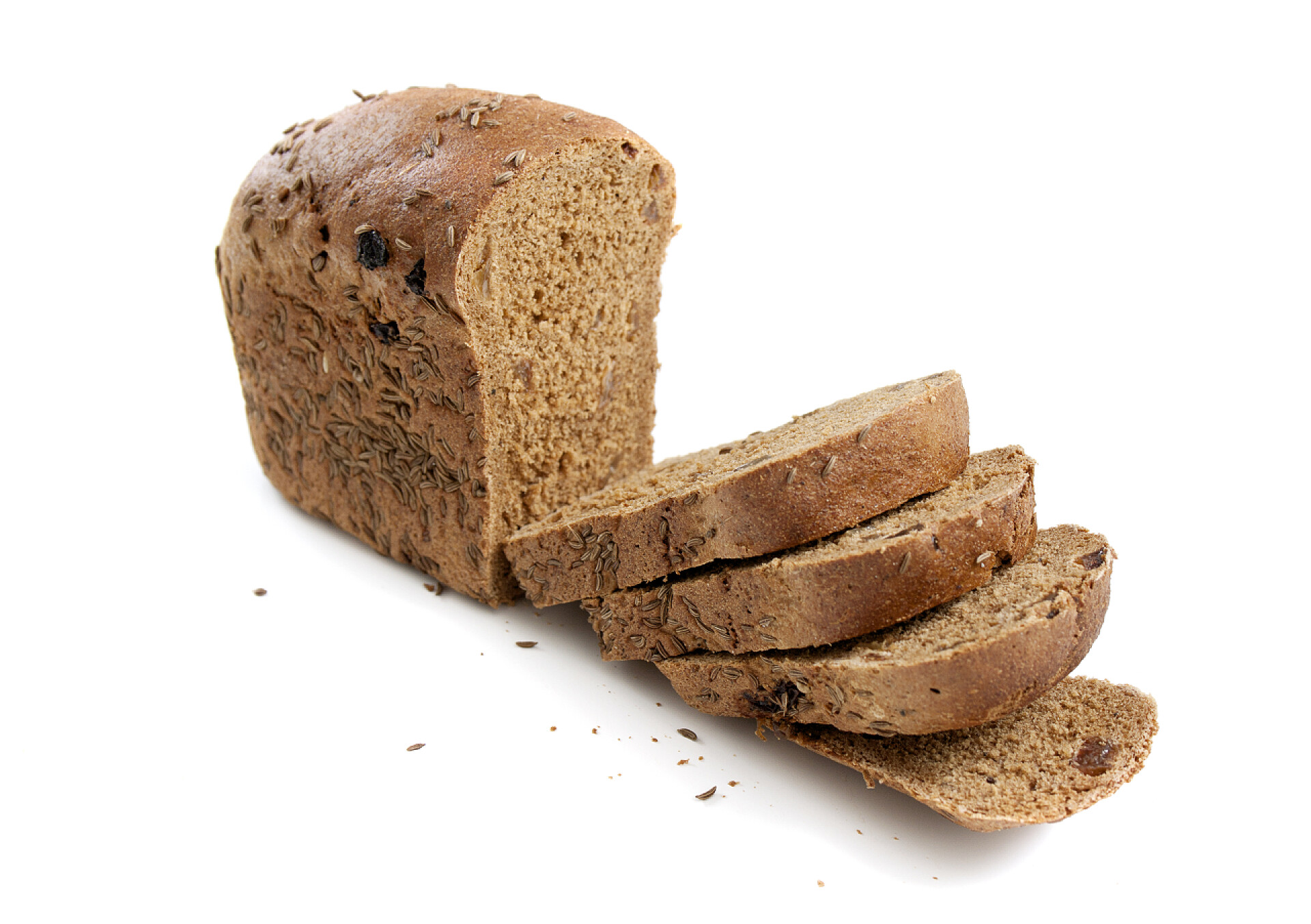 白色背景上的全麦面包切片面包切片