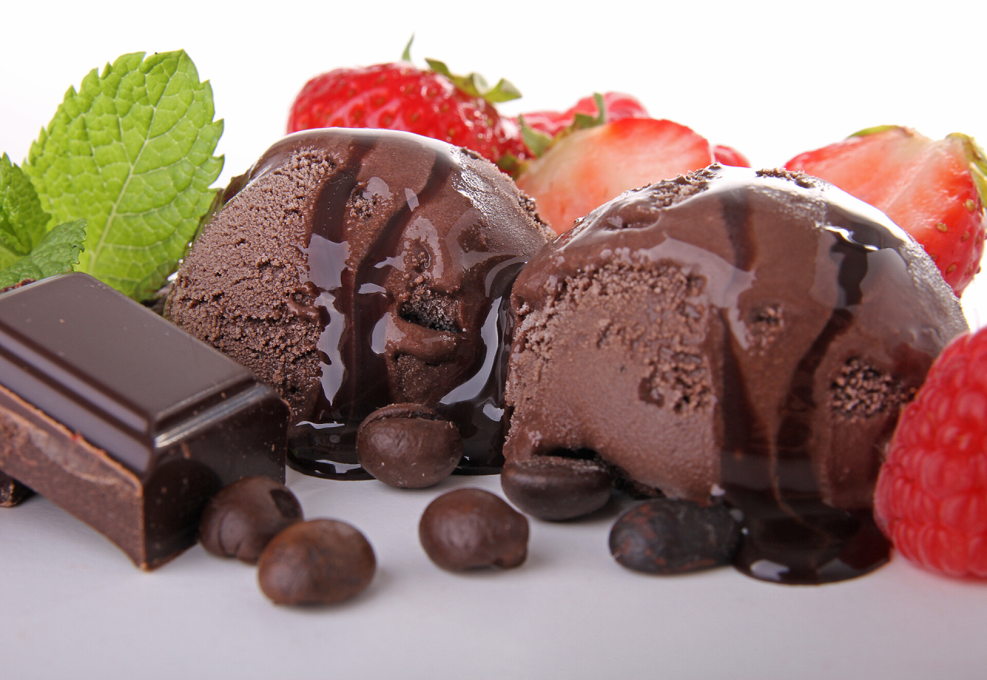 巧克力冰激凌特写镜头巧克力冰淇淋