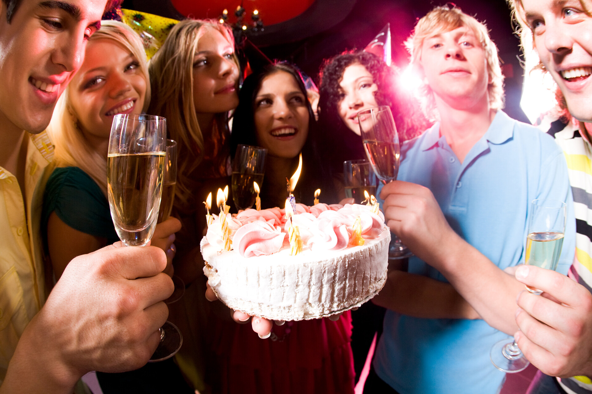 在餐厅举行生日聚会节日