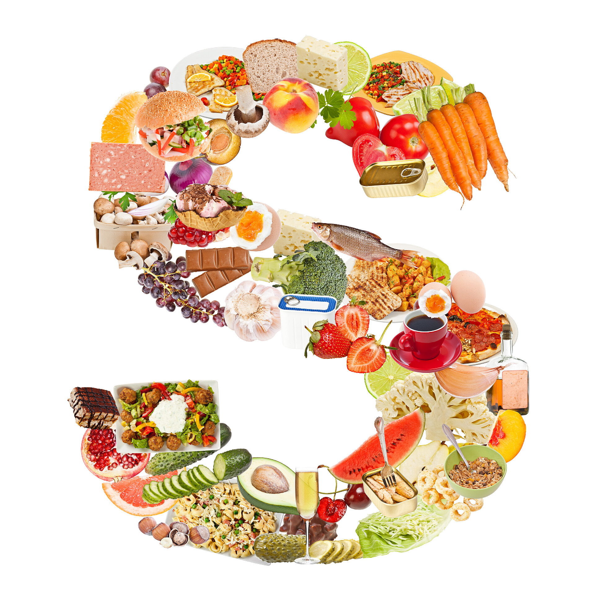 白色背景下由食物组成的字母S字母 s 所作的食物