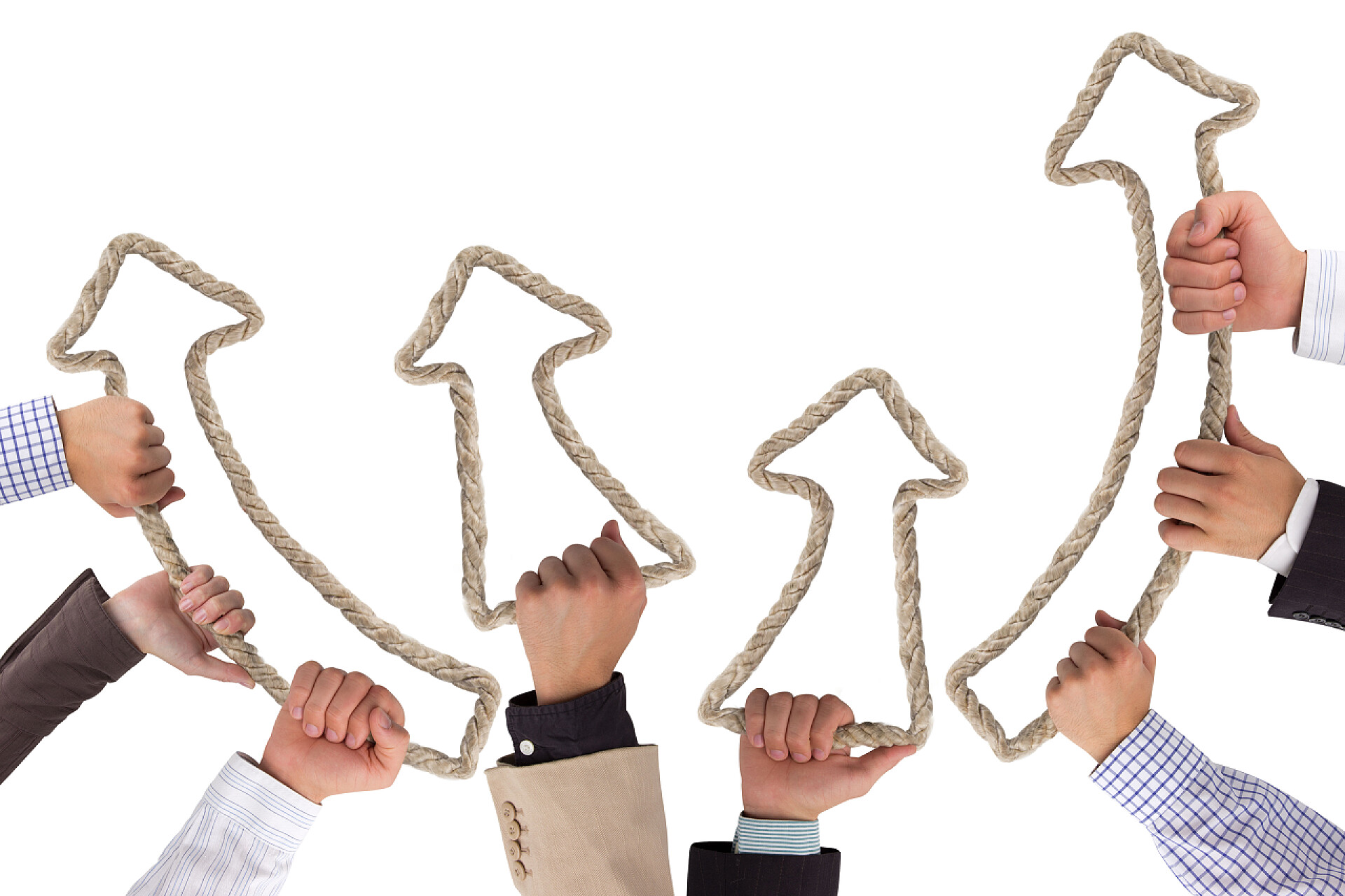 商务手牵绳形成向上的箭头手