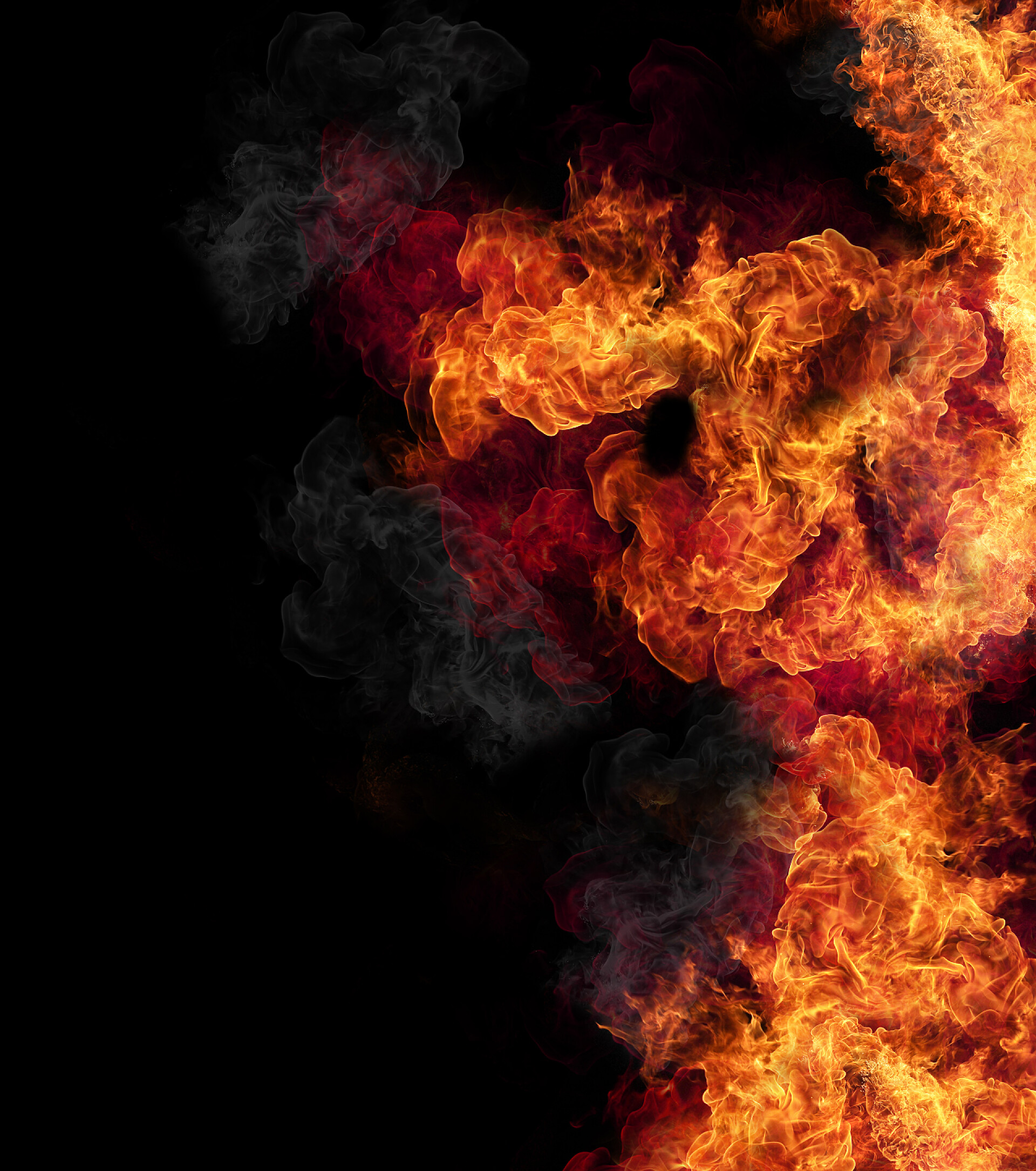 黑色背景下熊熊燃烧的烈火火火焰