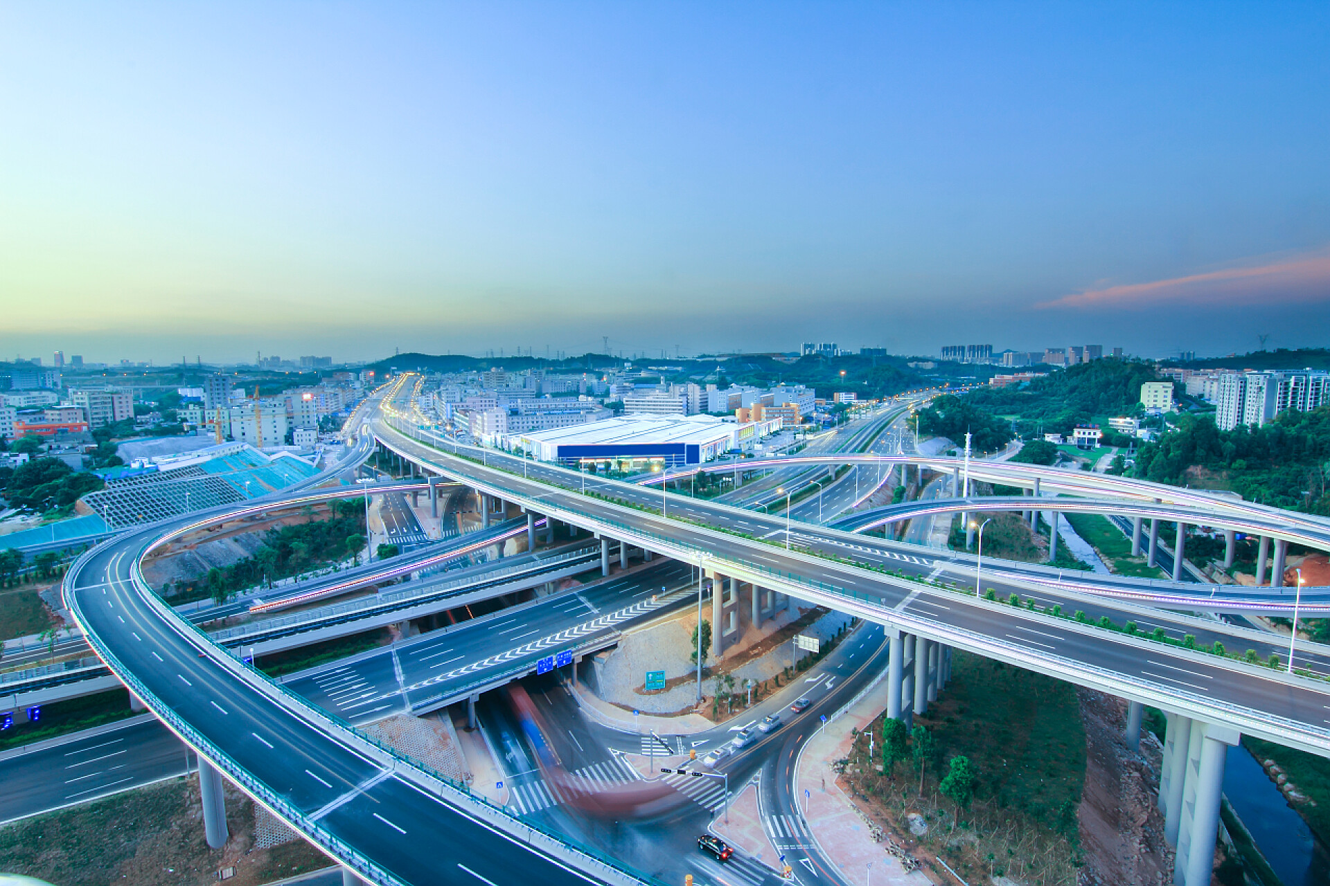 夜晚的美丽立交桥立交桥