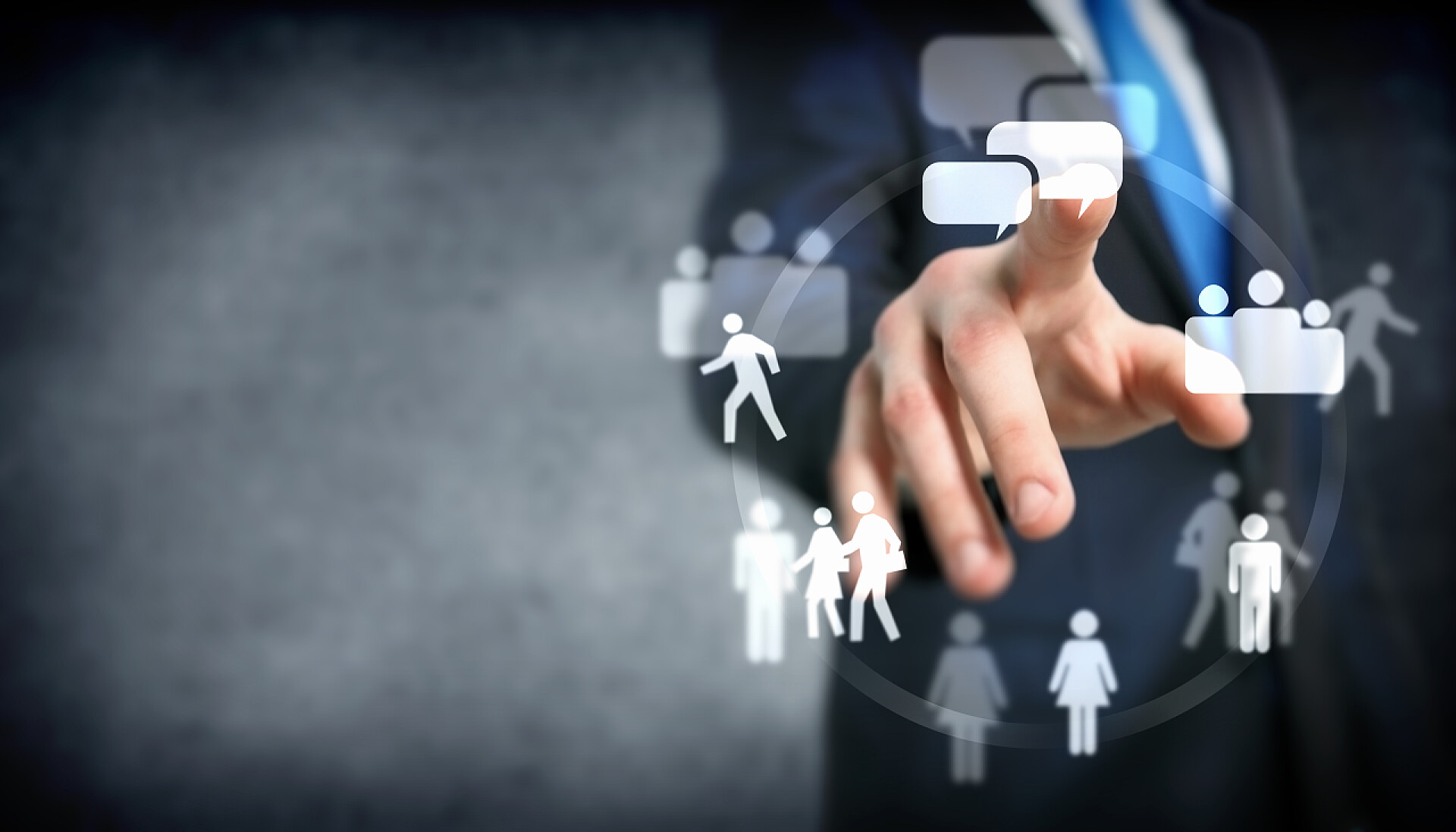 商务男子点击虚拟画像计算机网络