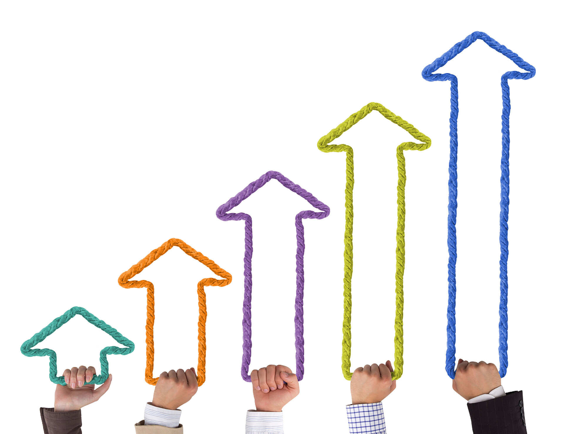 白色背景手握彩色箭头手