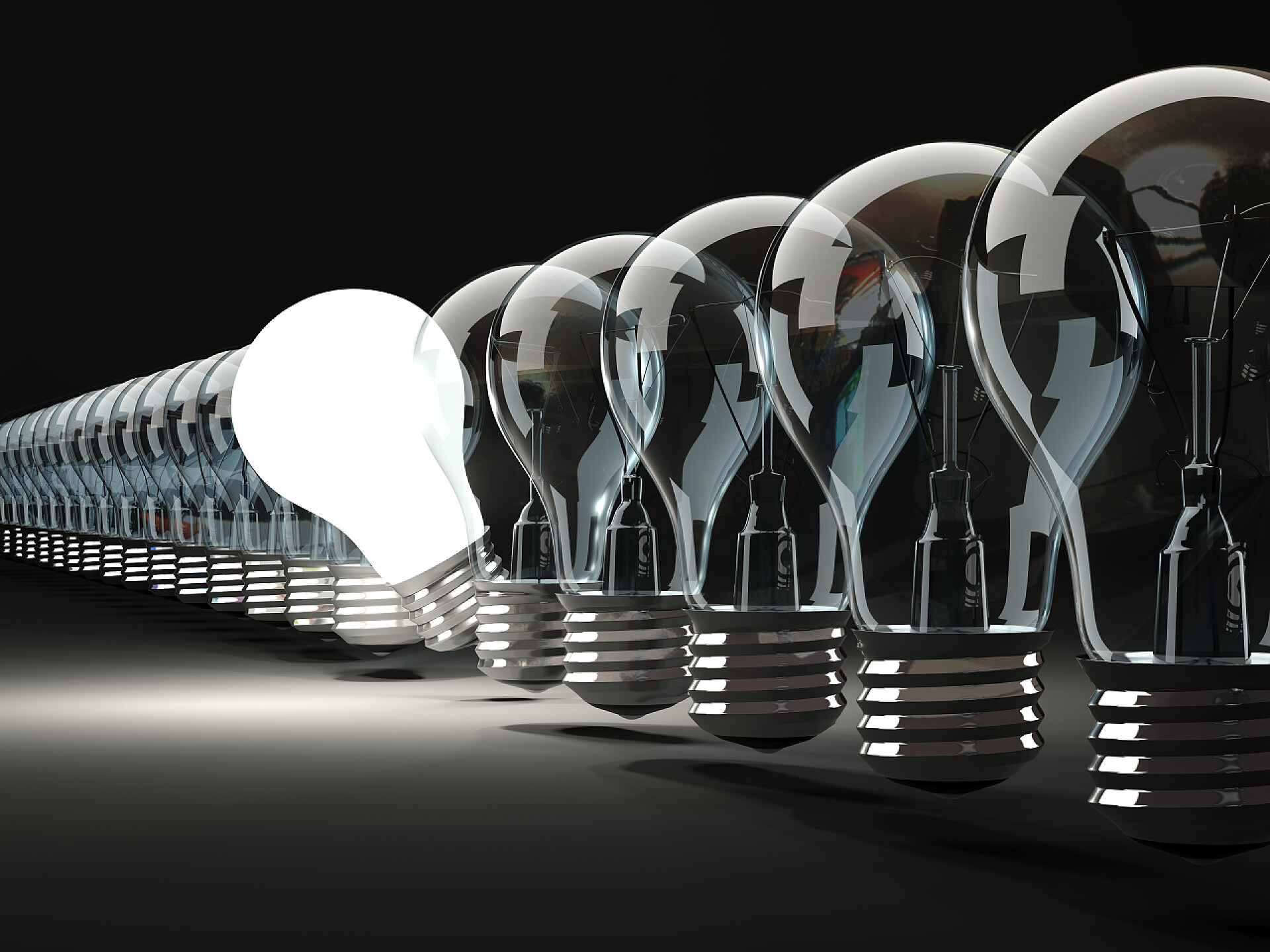 节能宣传黑色背景一排白炽灯一排排灯泡