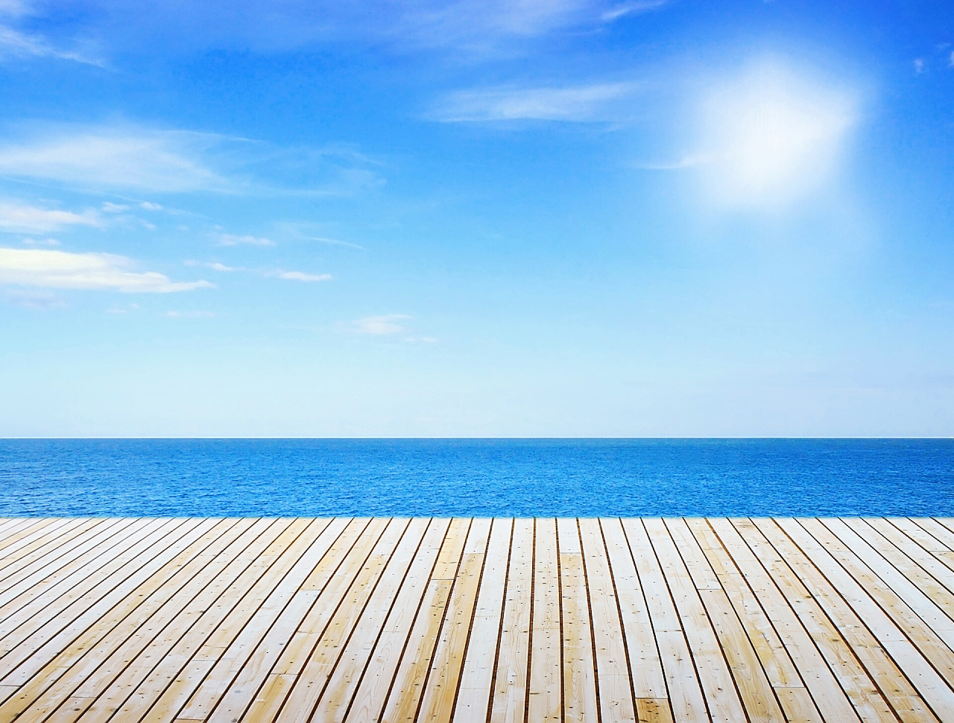 海滩边的甲板浮遊一滴の水