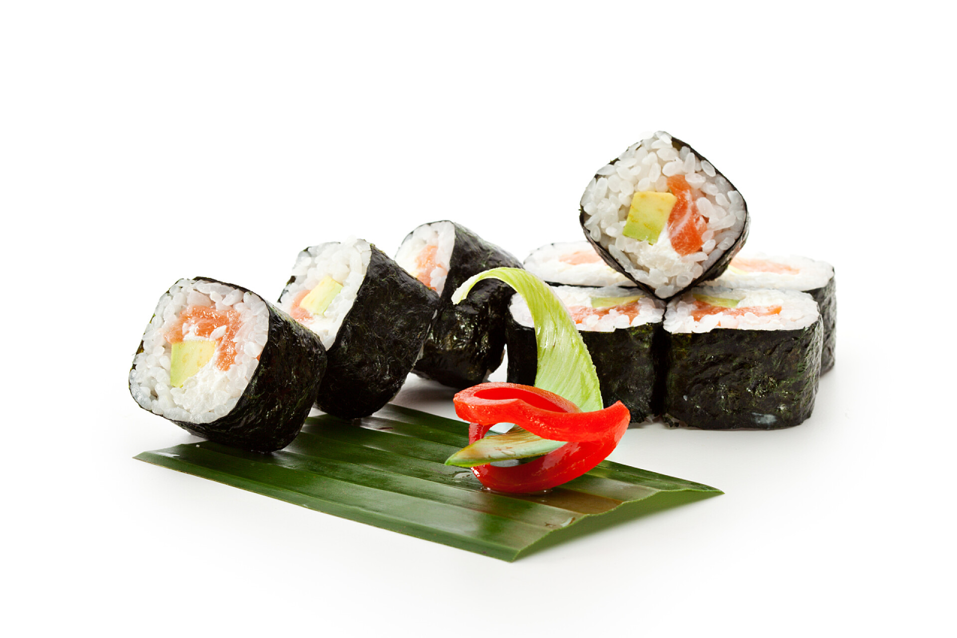 白色背景上的寿司