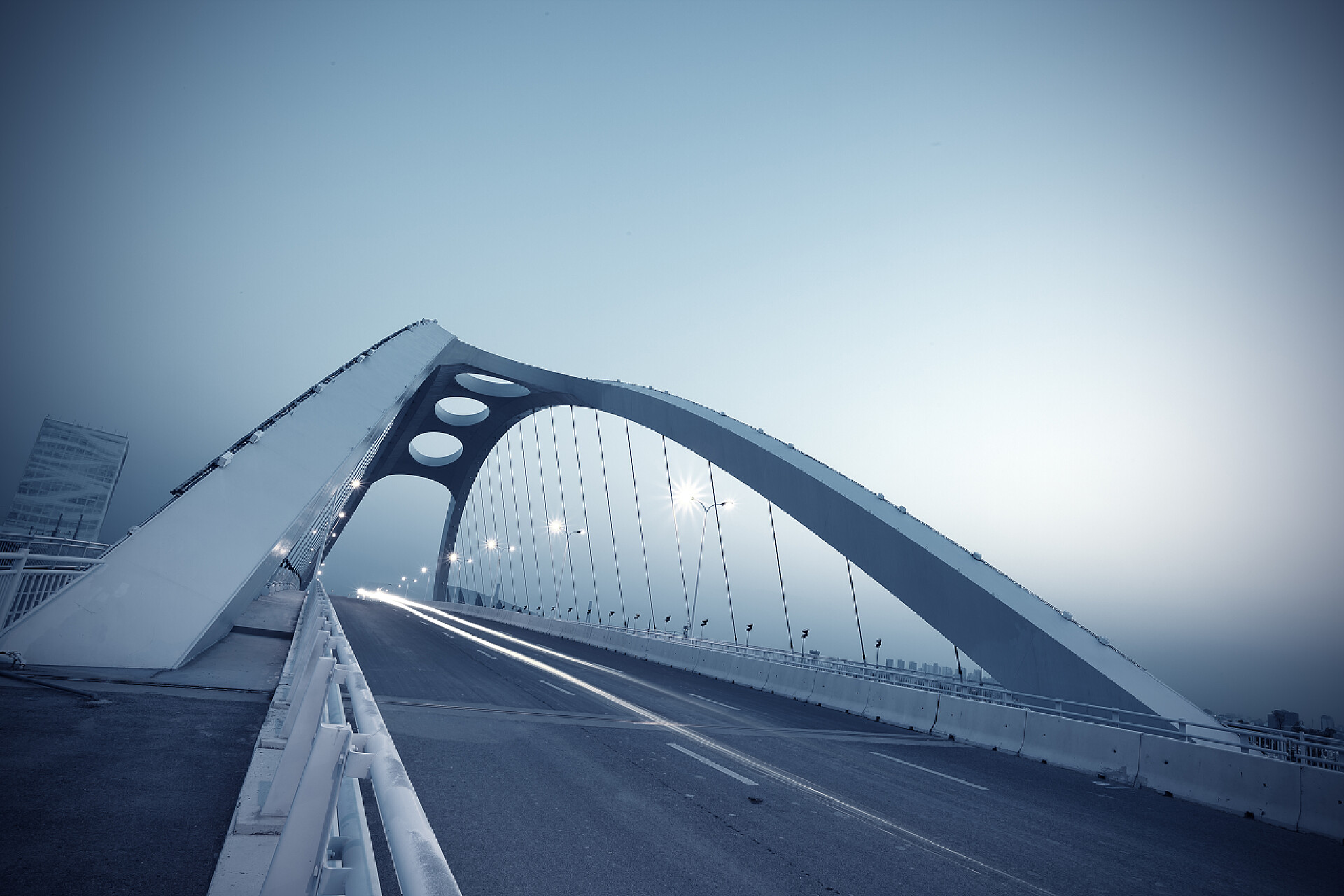 现代钢结构桥梁夜景钢结构桥梁夜景